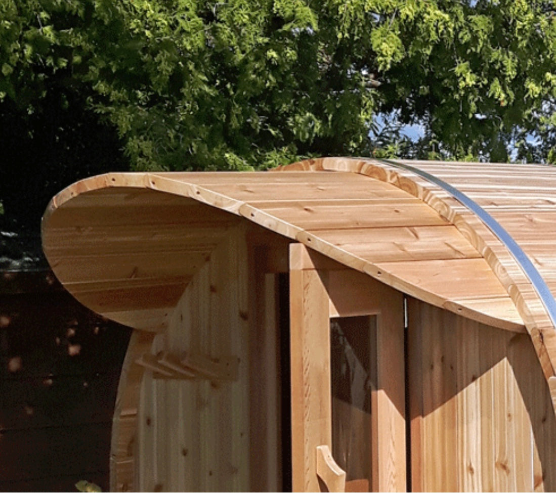 Outdoor Sauna: Knotty Cedar Barrel